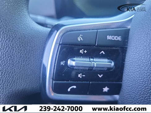Used 2024 Kia Sorento LX FWD image 29