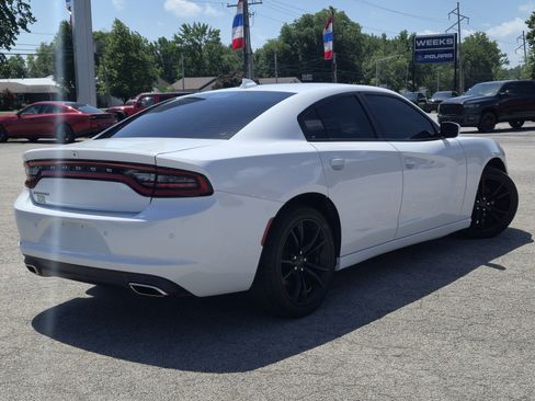 Used 2022 Dodge Charger SXT w/ Plus Group RWD image 2