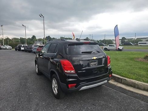 Used 2017 Chevrolet Trax LT AWD/4WD image 2