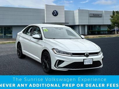 Used 2025 Volkswagen Jetta SE w/ Black Wheel Package