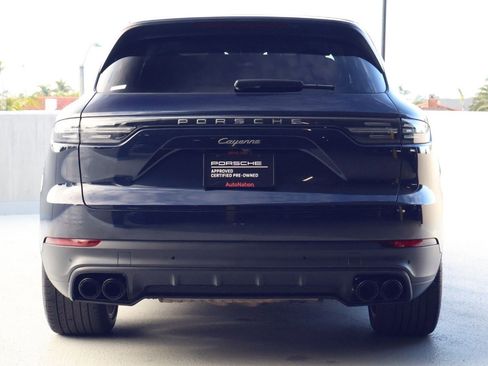 Certified 2023 Porsche Cayenne Platinum Edition image 10