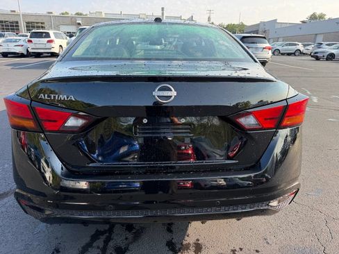 Used 2025 Nissan Altima 2.5 SV FWD image 8