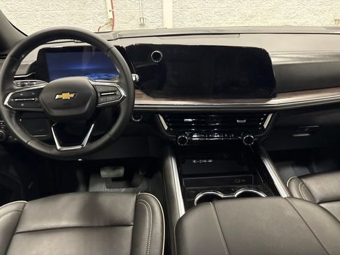 Used 2025 Chevrolet Tahoe Premier AWD/4WD image 12