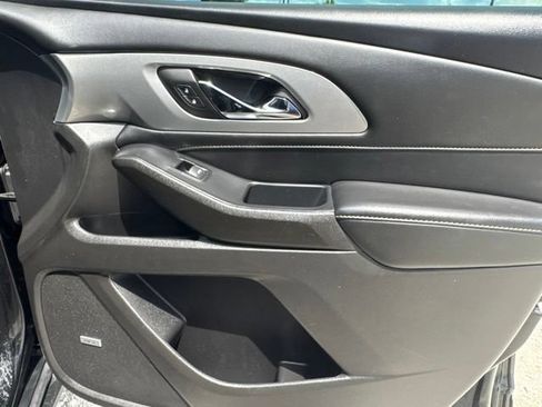 Used 2021 Chevrolet Traverse RS FWD image 19