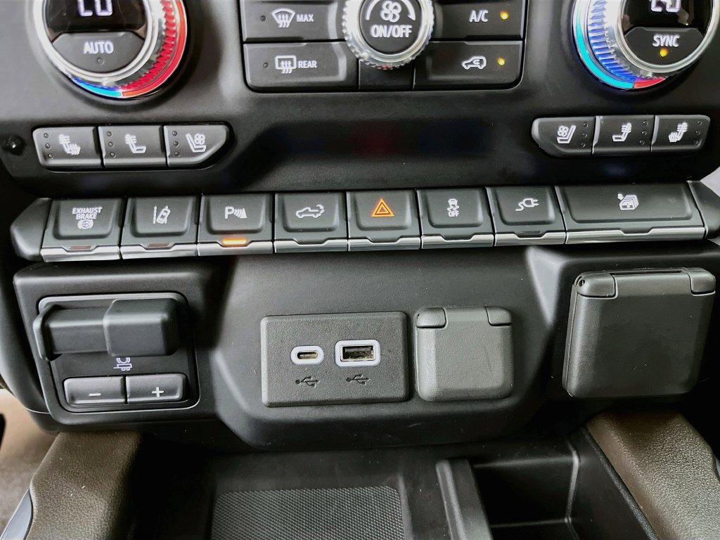 Used 2020 GMC Sierra 3500 Denali w/ Denali Ultimate Package AWD/4WD image 22