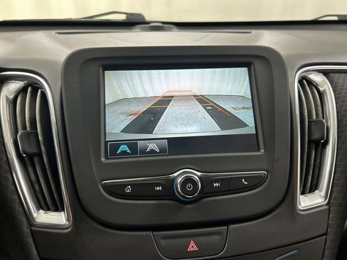 Used 2017 Chevrolet Malibu LT FWD image 15