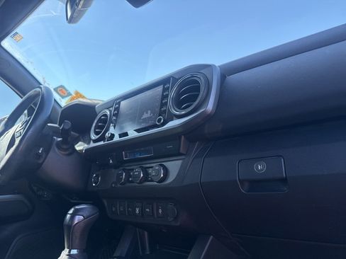 Used 2021 Toyota Tacoma TRD Sport w/ Technology Package image 24