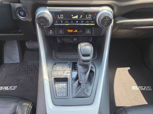 Used 2019 Toyota RAV4 XLE w/ Convenience Package FWD image 28
