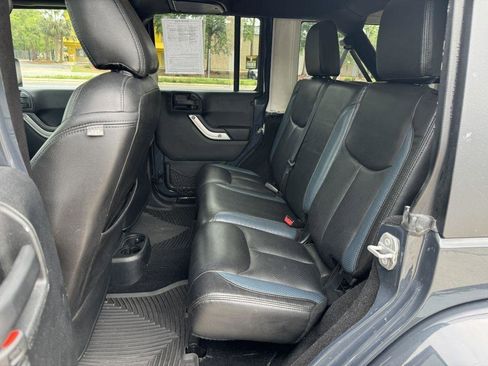 Used 2016 Jeep Wrangler Unlimited Sahara w/ Max Tow Package AWD/4WD image 10