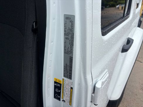 Used 2025 Jeep Wrangler Unlimited Sahara AWD/4WD image 30