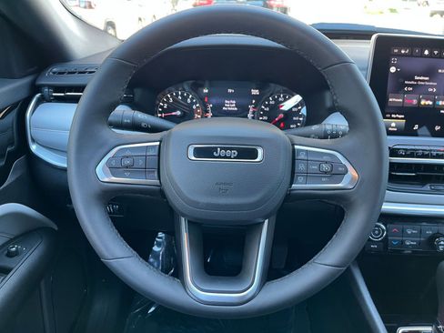 Used 2025 Jeep Compass Limited image 28