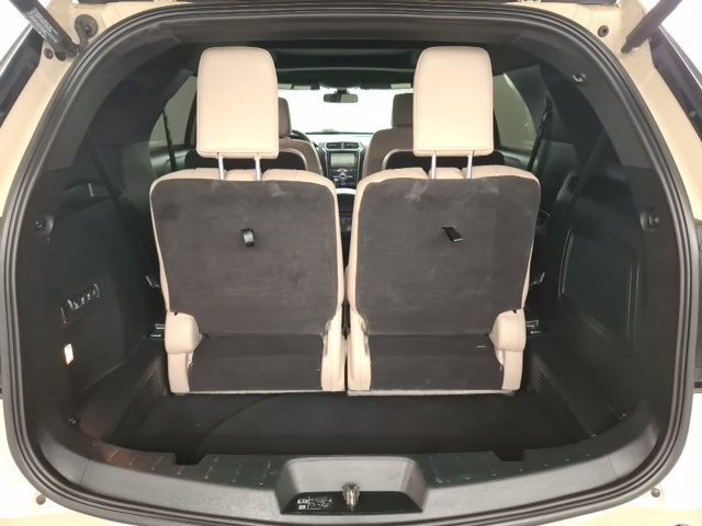 Used 2018 Ford Explorer Limited w/ Equipment Group 301A FWD image 12