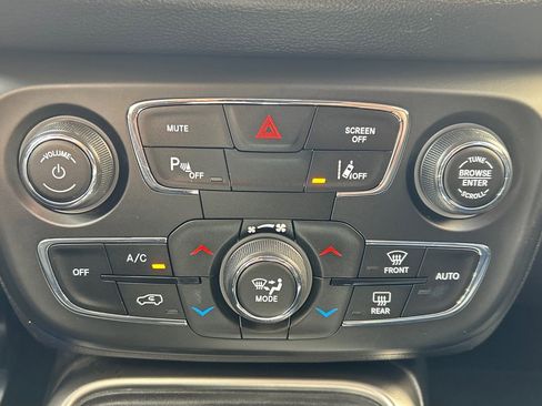 Used 2018 Jeep Compass Latitude w/ Popular Equipment Group image 29