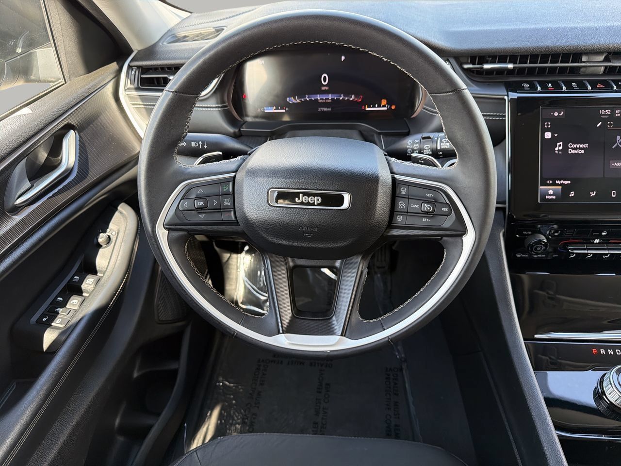 Used 2023 Jeep Grand Cherokee Laredo w/ Luxury Tech Group I RWD image 14