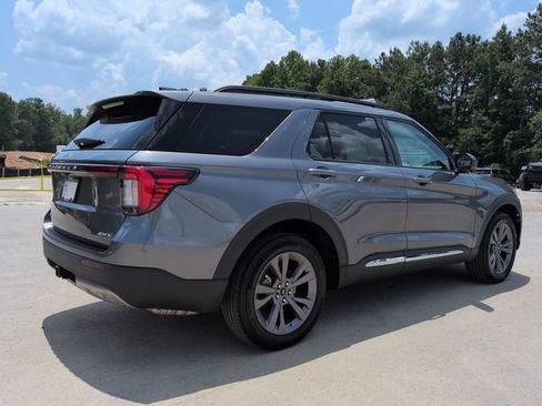 Certified 2025 Ford Explorer Active w/ Active Comfort Package AWD/4WD image 4