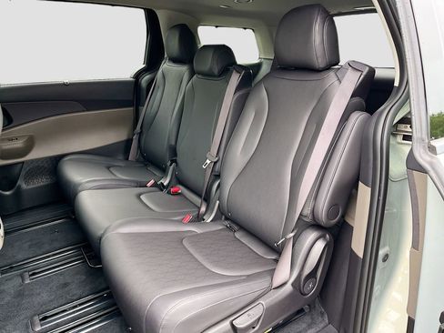 Certified 2025 Kia Carnival SX FWD image 31