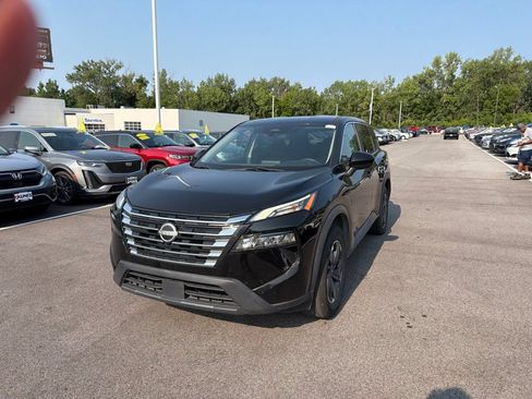 Used 2024 Nissan Rogue SV FWD image 5