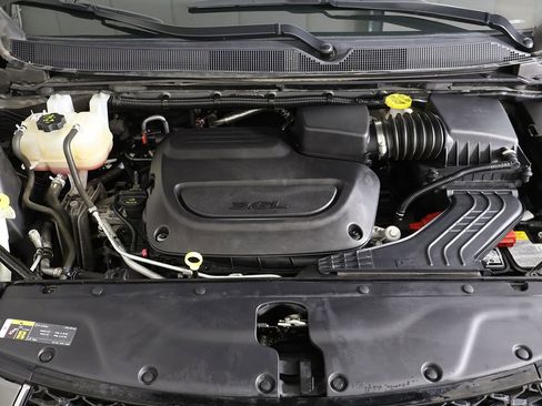 Used 2023 Chrysler Pacifica Limited FWD image 25