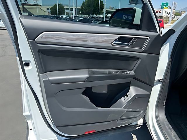 Used 2020 Volkswagen Atlas Cross Sport SE w/ Towing Package AWD/4WD image 23