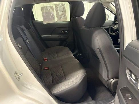 Used 2025 Nissan Kicks SV AWD/4WD image 25