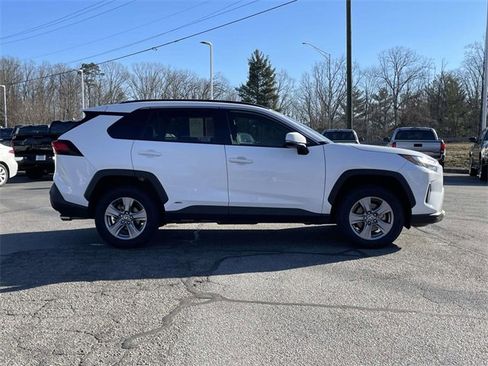 Used 2022 Toyota RAV4 XLE image 6