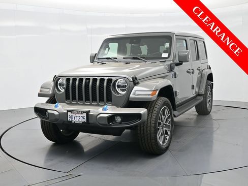 Used 2022 Jeep Wrangler Unlimited Sahara image 3