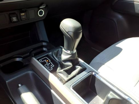 Used 2019 Toyota Tacoma SR5 AWD/4WD image 21