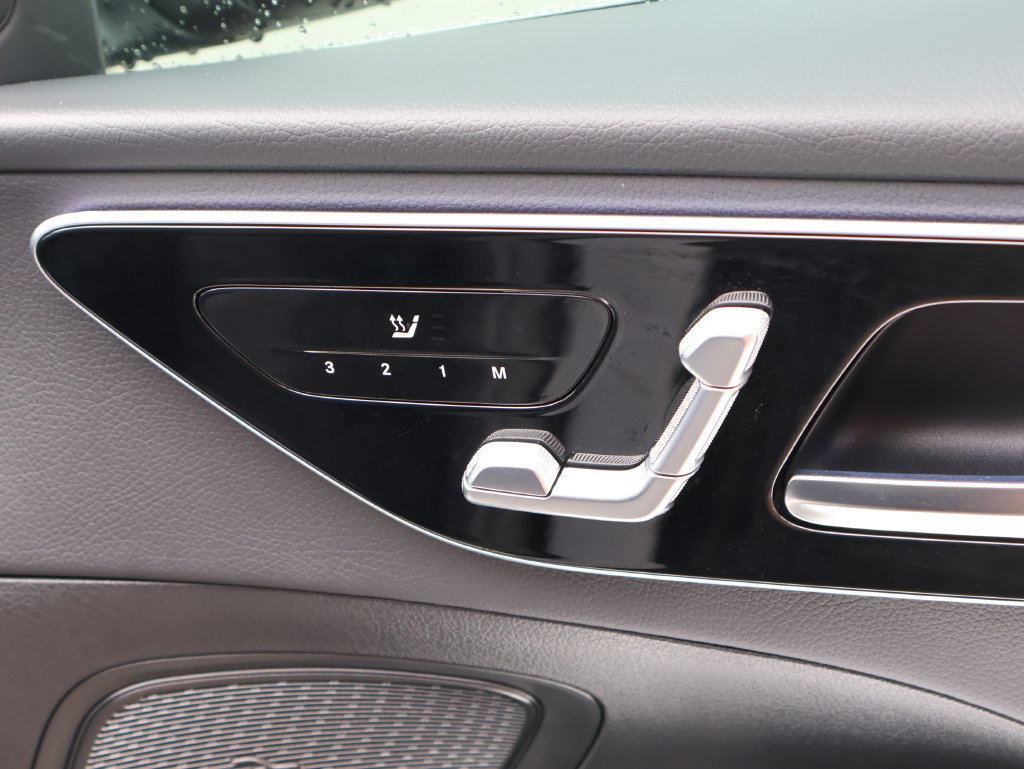 Used 2025 Mercedes-Benz C 300 4MATIC Sedan image 10
