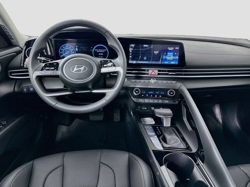 New 2026 Hyundai Elantra Limited FWD image 18