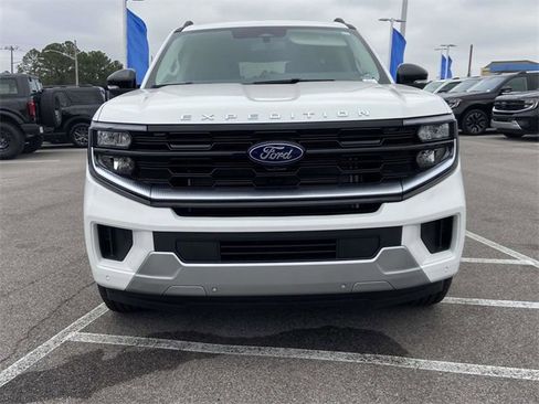 New 2025 Ford Expedition Max Platinum w/ Driver's Package image 6