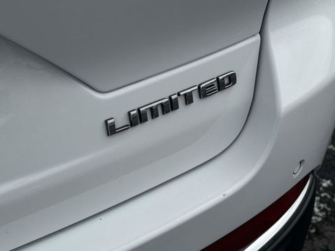 Used 2023 Jeep Grand Cherokee Limited image 10