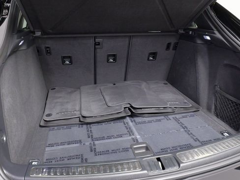 Used 2024 Porsche Macan image 43