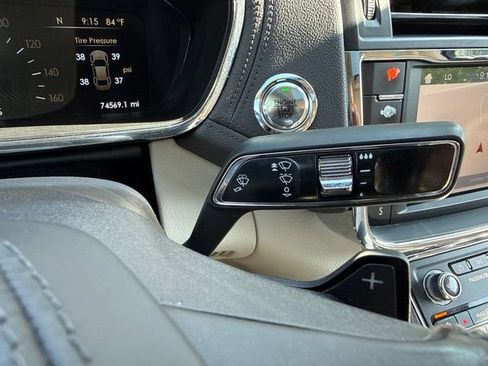 Used 2017 Lincoln Continental Select FWD image 19