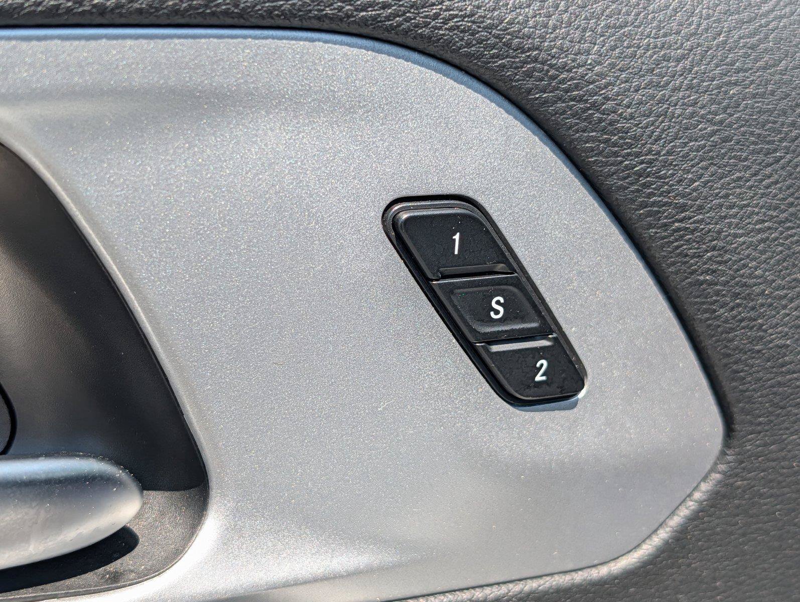 Used 2025 Chrysler Pacifica Limited FWD image 16