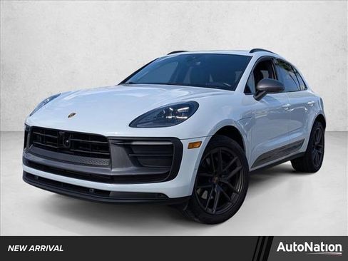 Used 2023 Porsche Macan Turbo image 1