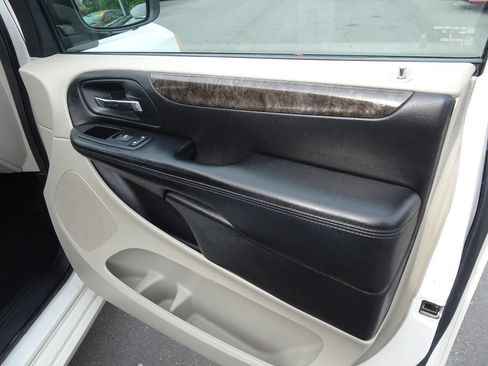 Used 2011 Dodge Grand Caravan Express image 12