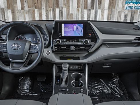 Used 2023 Toyota Highlander XLE AWD/4WD image 15