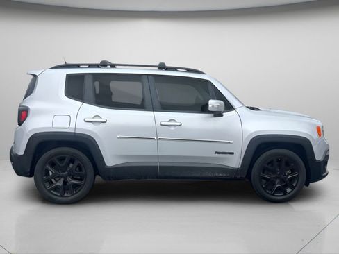 Used 2018 Jeep Renegade Altitude image 3