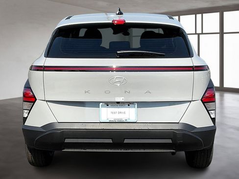 New 2026 Hyundai Kona SE image 4