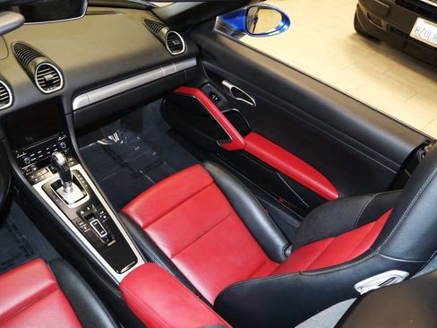 Used 2018 Porsche 718 Boxster RWD image 26