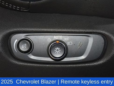 Used 2025 Chevrolet Blazer LT image 9