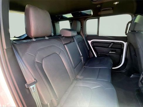 Used 2025 Land Rover Defender 110 S image 29