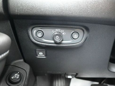 Certified 2024 GMC Terrain SLT w/ Infotainment Package II image 13