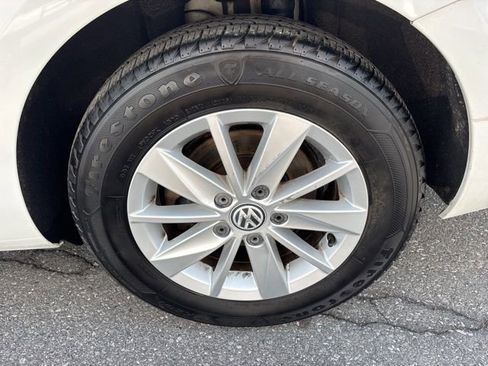 Used 2016 Volkswagen Golf S FWD image 21