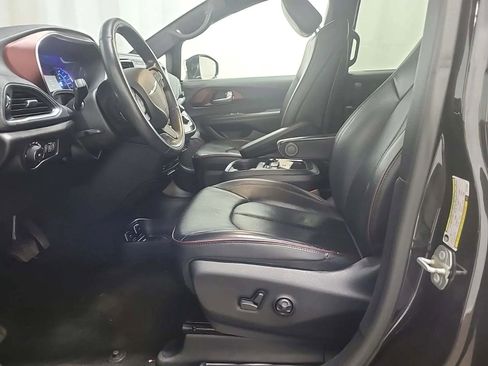 Used 2020 Chrysler Pacifica Limited image 7