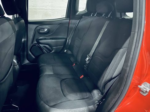 Used 2017 Jeep Renegade Altitude w/ Safety & Security Group FWD image 18