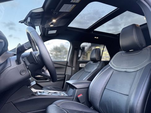 Used 2023 Ford Explorer ST w/ Technology Package image 17