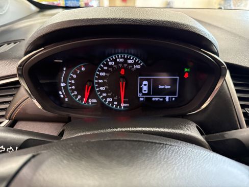 Used 2018 Chevrolet Trax LT w/ LT Convenience Package FWD image 43