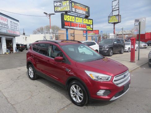 Used 2018 Ford Escape SEL image 3