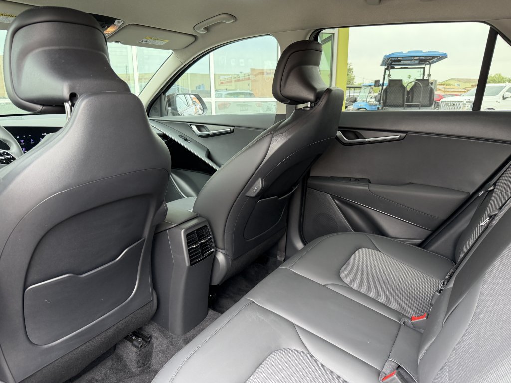 Used 2024 Kia Niro EX FWD image 32